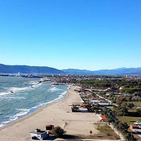 Camping Luna Hotel Marina di Massa Bagian luar foto