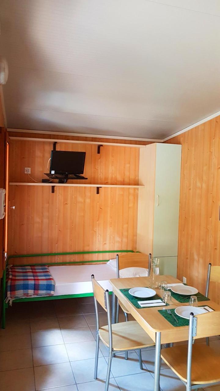 Camping Luna Hotel Marina di Massa Bagian luar foto
