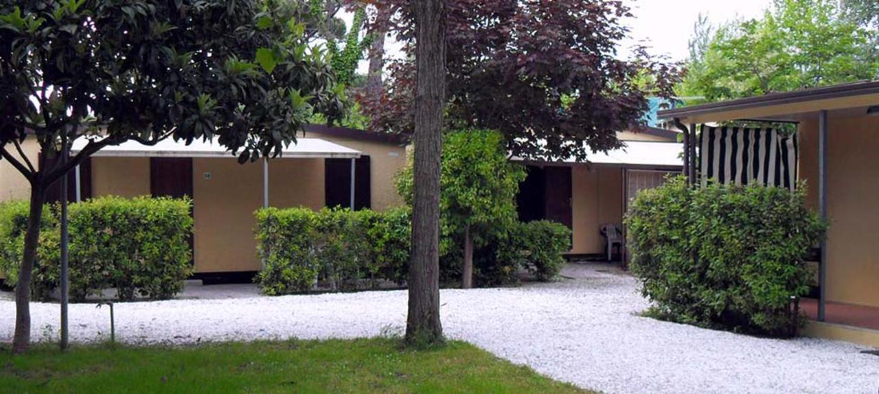 Camping Luna Hotel Marina di Massa Bagian luar foto