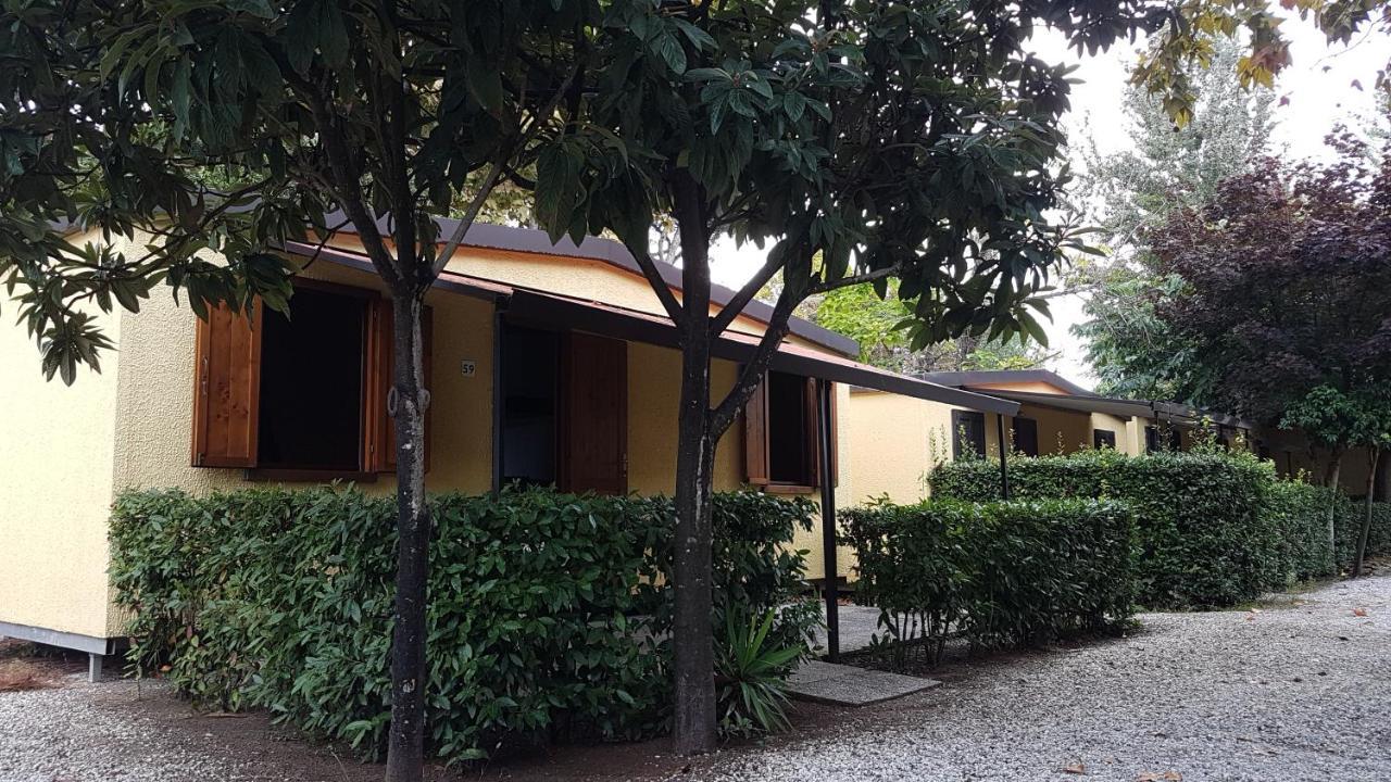 Camping Luna Hotel Marina di Massa Bagian luar foto